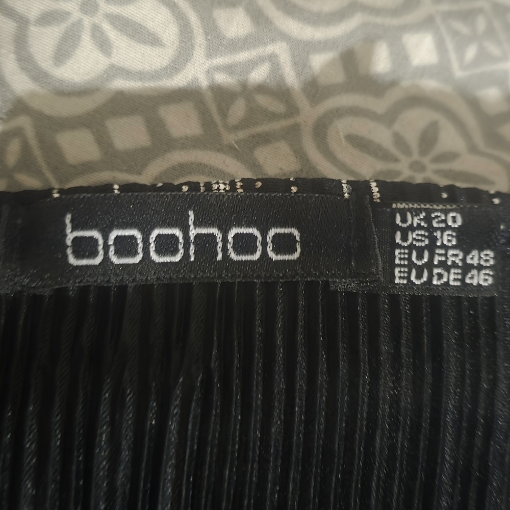 Boohoo Black/SilverMetallic Mini Dress – Size 16 – Deep V Party Dress NWOT image 2